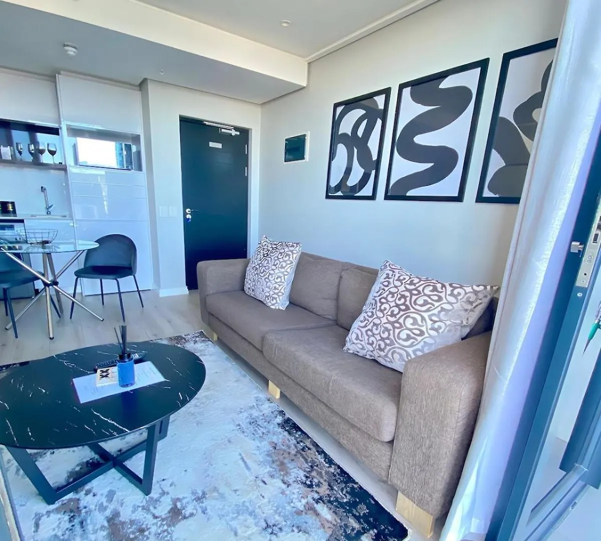 Cozynest In The Heart Of Cape Town Apartment